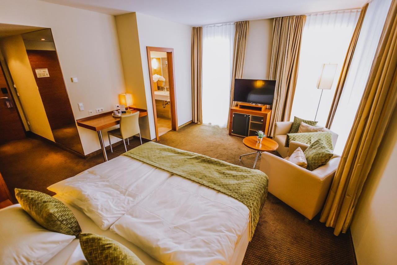 Seehotel Sued By S4Y Velden am Wörthersee Kültér fotó
